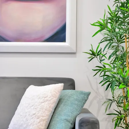 Le Petit * Канны